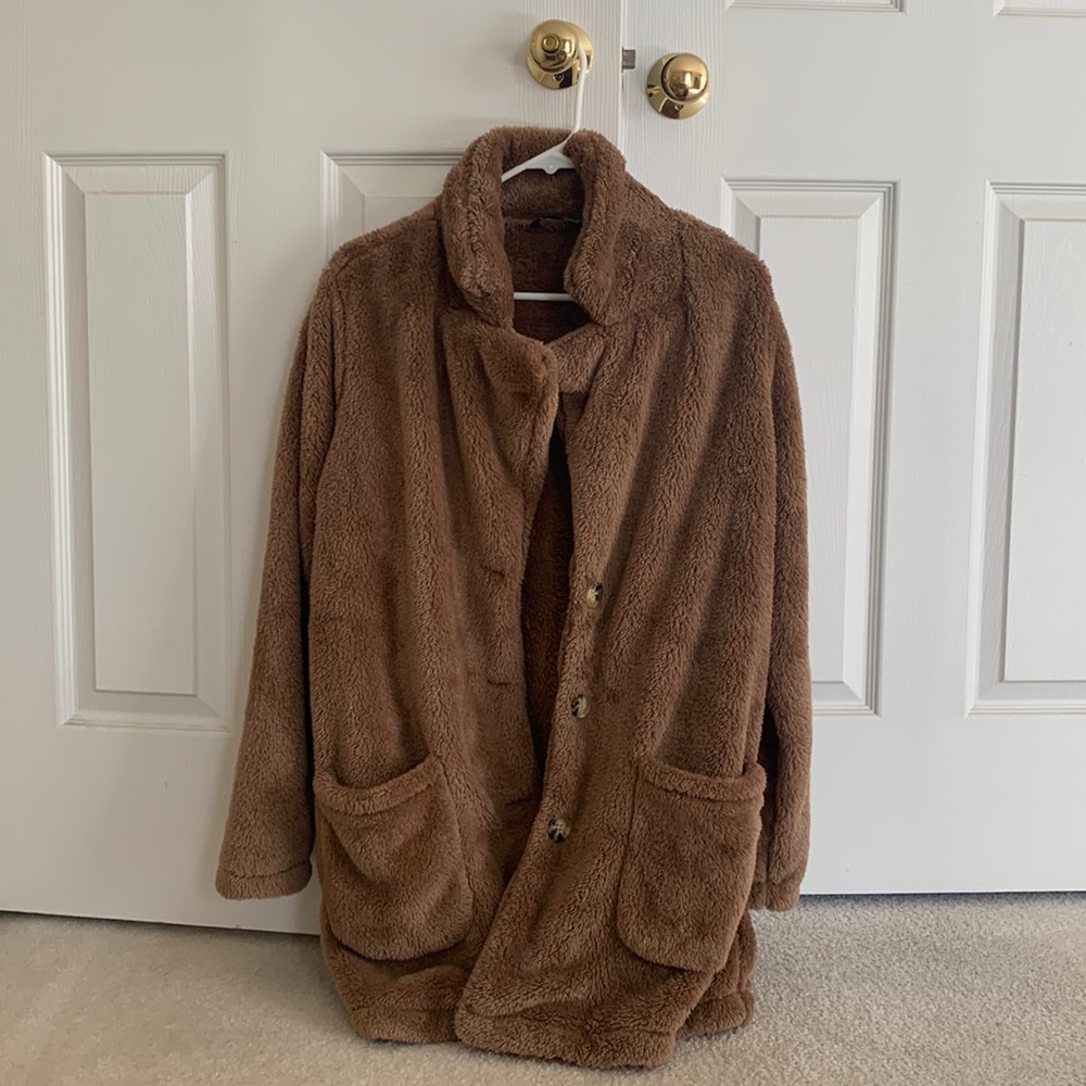 Lapel neck dual pocket brown teddy jacket size large never worn